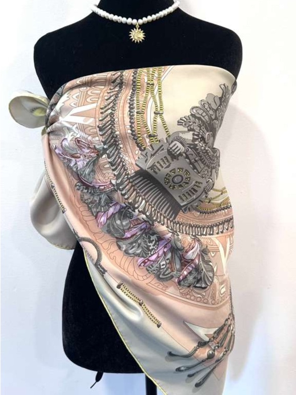 Hermes Silk Scarf Carré 90 Pink Grey Hand Rolled Made in France - Picture 4 of 9